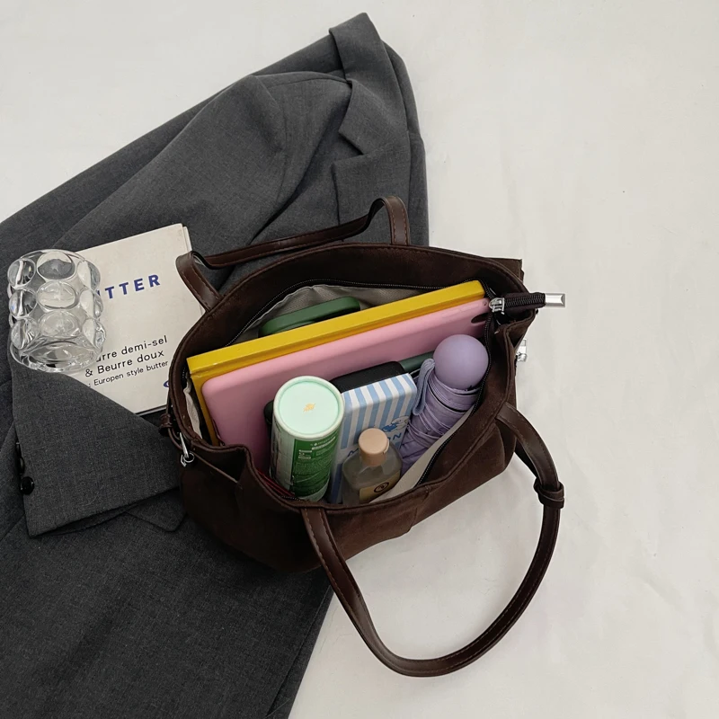 sac fourre tout en daim pour femmes avec poche intérieure, sac sous les bras vintage de grande capacité, sac à bandoulière de couleur unie pour le travail et les voyages