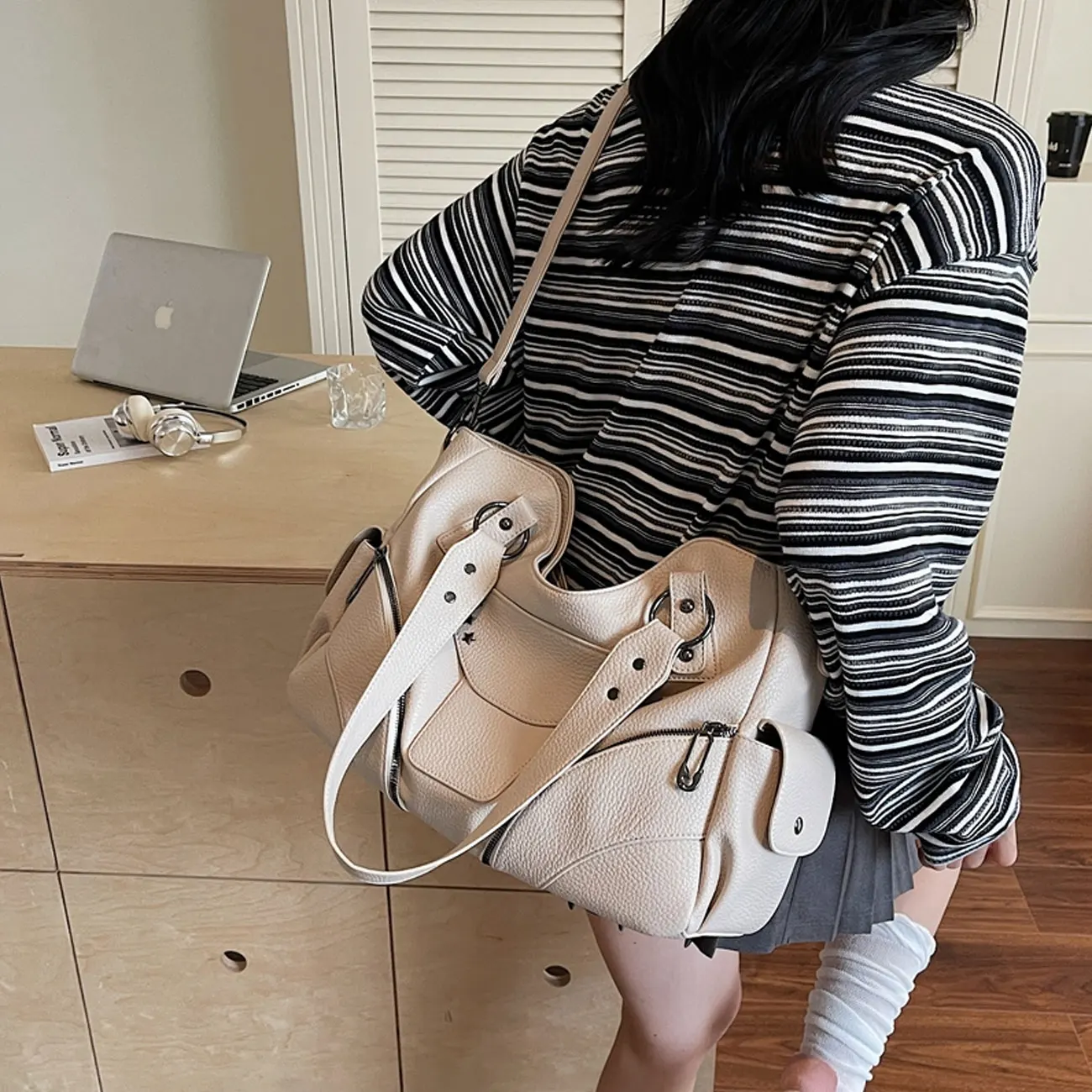 sac fourre tout à sangle unique pour hommes, baguette rétro unie décontractée avec bandoulière réglable, sac de personnalité en pu, sac croisé pour hommes