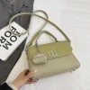 sac à bandoulière de marque de luxe pour femmes, sac à main en cuir de qualité supérieure avec bandoulière réglable et breloque avec logo