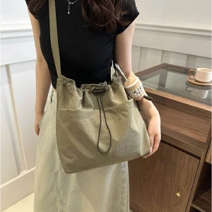 Sac à bandoulière avec cordon de serrage pour femmes, fourre-tout de voyage imperméable en Nylon, Style basique décontracté, sac seau, nouvelle mode