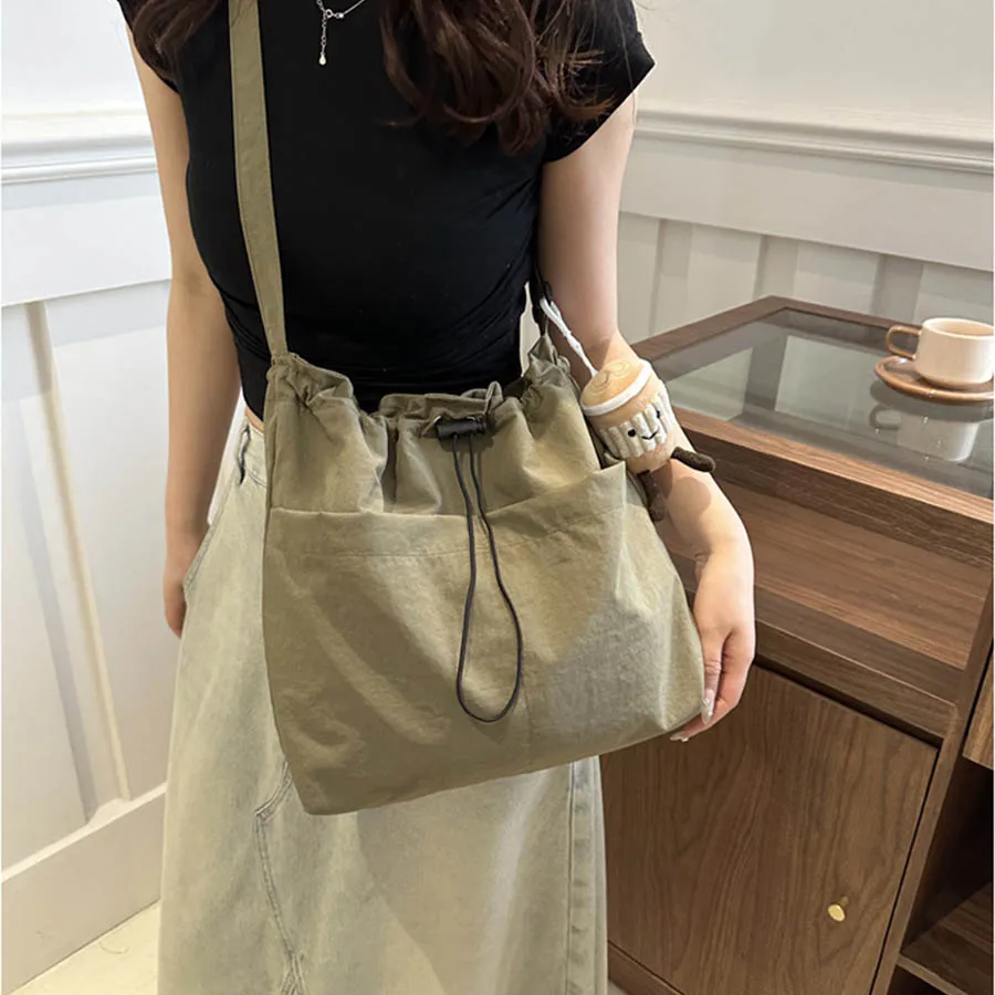 Sac à bandoulière avec cordon de serrage pour femmes, fourre-tout de voyage imperméable en Nylon, Style basique décontracté, sac seau, nouvelle mode Sac à bandoulière avec cordon de serrage pour femmes, fourre-tout de voyage imperméable en Nylon, Style basique décontracté, sac seau, nouvelle mode