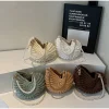 sac à bandoulière en tricot au crochet, sac à bandoulière tissé à la main avec chaîne de perles pour femmes, sac à main compact élégant et délicat