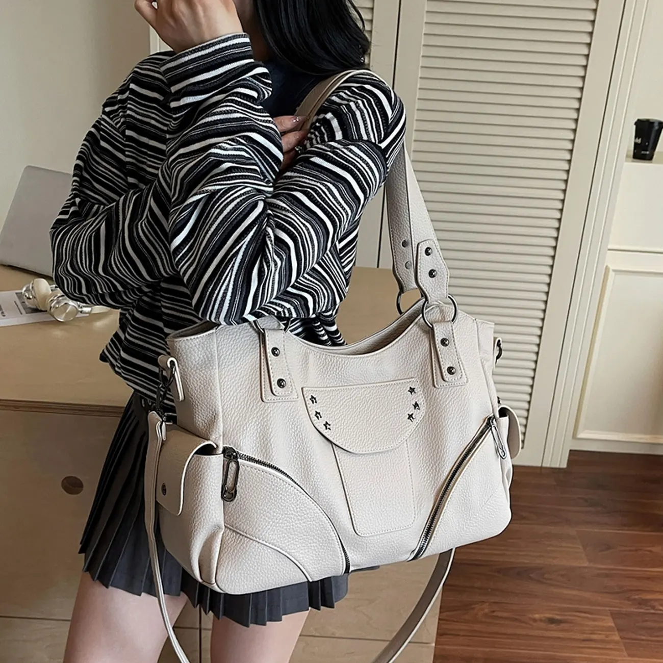 sac fourre tout à sangle unique pour hommes, baguette rétro unie décontractée avec bandoulière réglable, sac de personnalité en pu, sac croisé pour hommes