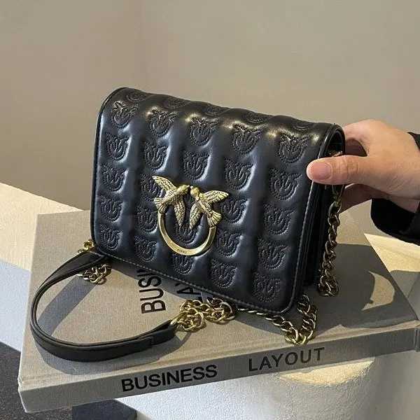 Mini sac carré Chic 2025, sac à main élégant avec sangle en chaîne, sac à bandoulière de luxe pour femmes pour le quotidien et la soirée Mini sac carré Chic 2025, sac à main élégant avec sangle en chaîne, sac à bandoulière de luxe pour femmes pour le quotidien et la soirée