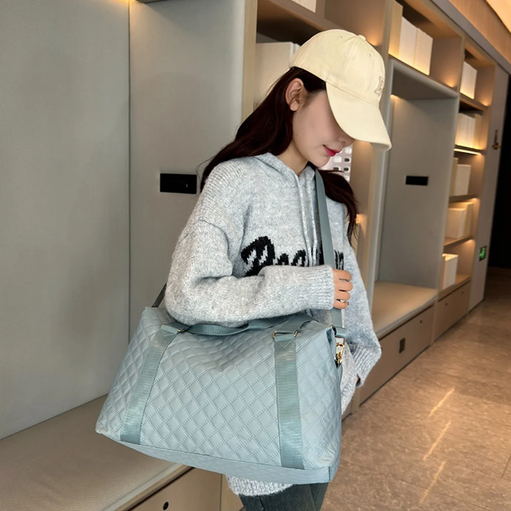 Sac de week-end matelassé pour femme, sac polochon de voyage, sac à main de nuit, sac fourre-tout de gym avec poche arrière, sac de voyage de grande capacité Sac de week-end matelassé pour femme, sac polochon de voyage, sac à main de nuit, sac fourre-tout de gym avec poche arrière, sac de voyage de grande capacité