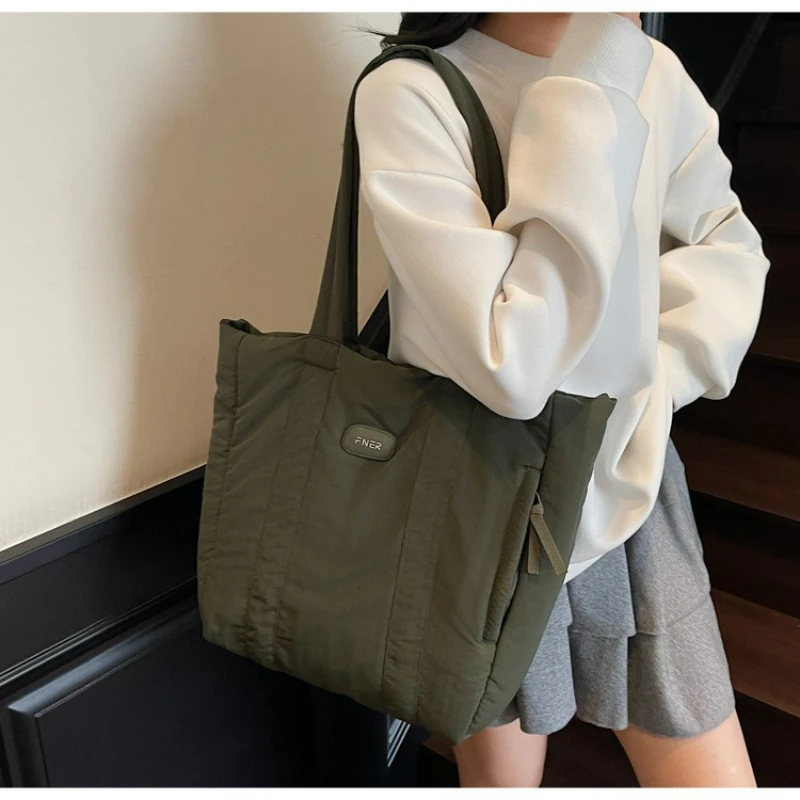 Sac fourre-tout Simple et de loisirs en Nylon, sac à bandoulière simple de grande capacité, sac à poignée pour les déplacements quotidiens Sac fourre-tout Simple et de loisirs en Nylon, sac à bandoulière simple de grande capacité, sac à poignée pour les déplacements quotidiens