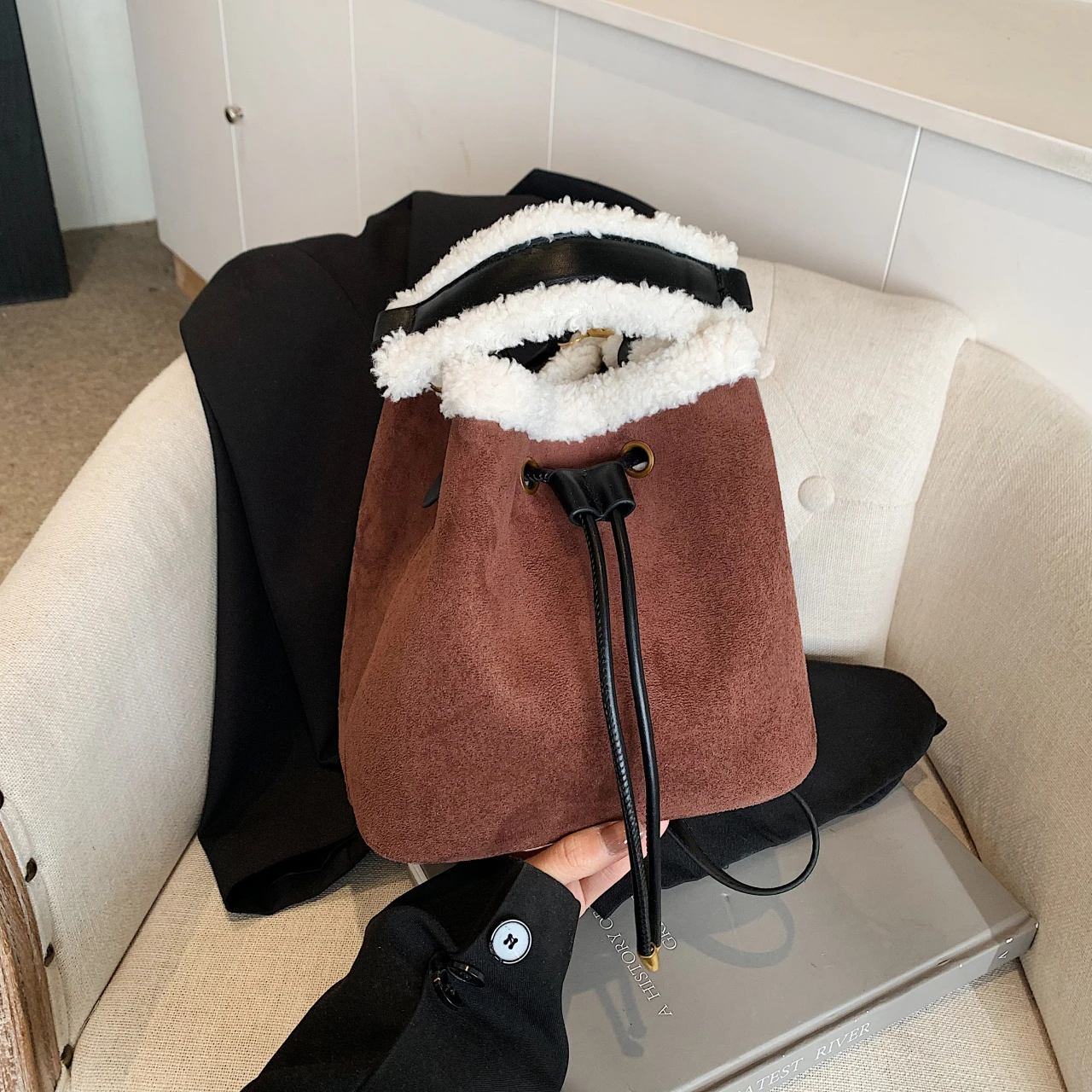 petit sac à main en laine d'agneau pour femme, sac à bandoulière en cuir suédé pour femme, fourre tout à poignée supérieure souple, designer de luxe, initié, e27