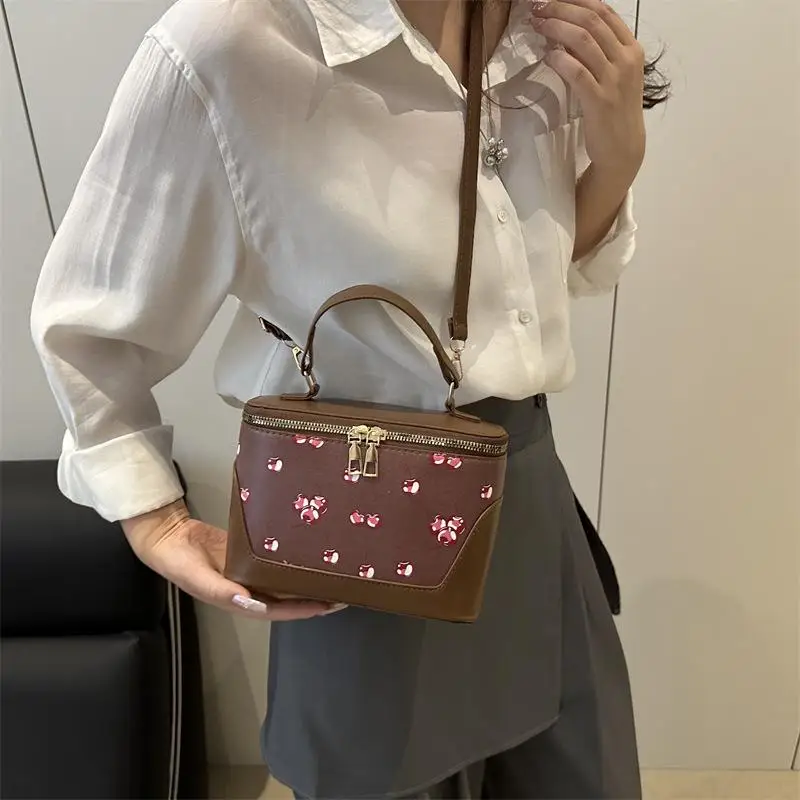 petit sac carré chic en pu avec design cerise, sac à bandoulière tendance pour femmes, sac à main de banlieue sophistiqué