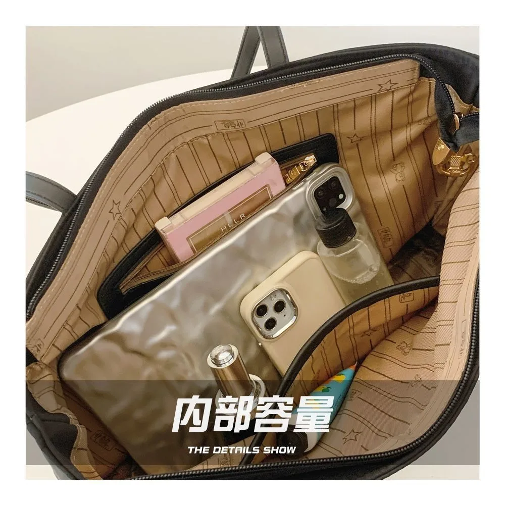 sac fourre tout, nouveau sac à main pour femme 2025, sac en nylon petit ours brodé, sac à bandoulière de grande capacité pour les déplacements domicile travail