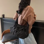 Sacs Hobo en tissu froncé, sac à bandoulière léger en nylon, élégant et réglable, parfait pour les tenues décontractées, Errand quotidien