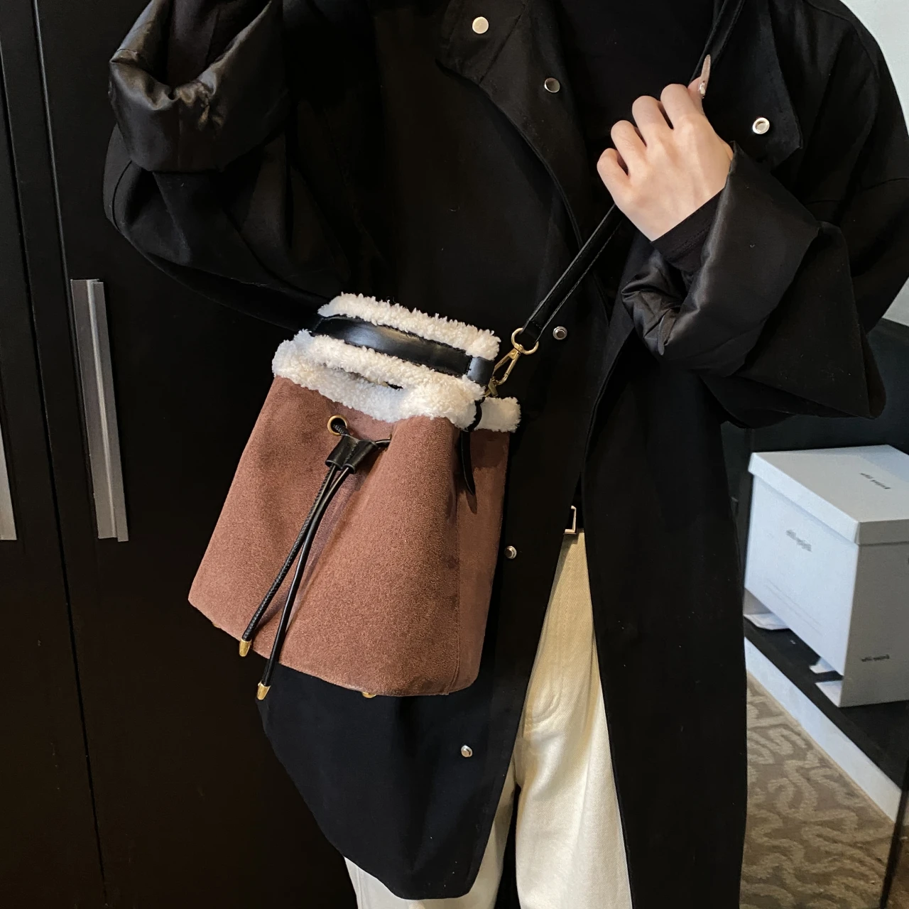 petit sac à main en laine d'agneau pour femme, sac à bandoulière en cuir suédé pour femme, fourre tout à poignée supérieure souple, designer de luxe, initié, e27