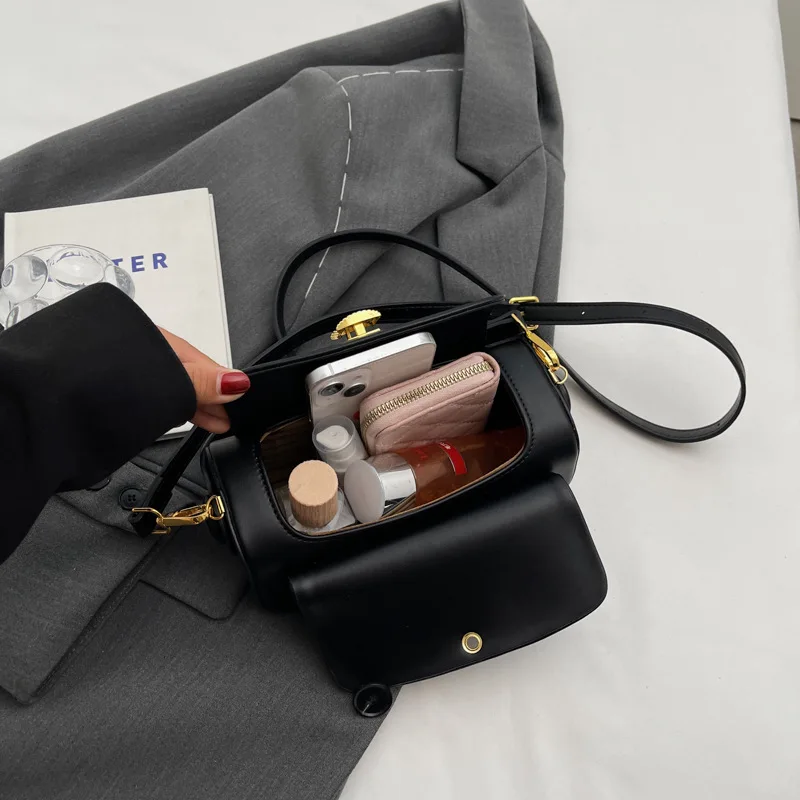 sac à bandoulière noir classique pour femmes, sacs carrés rétro polyvalents, sacs à main à rabat en cuir texturé de grande capacité, nouvelle collection 2025