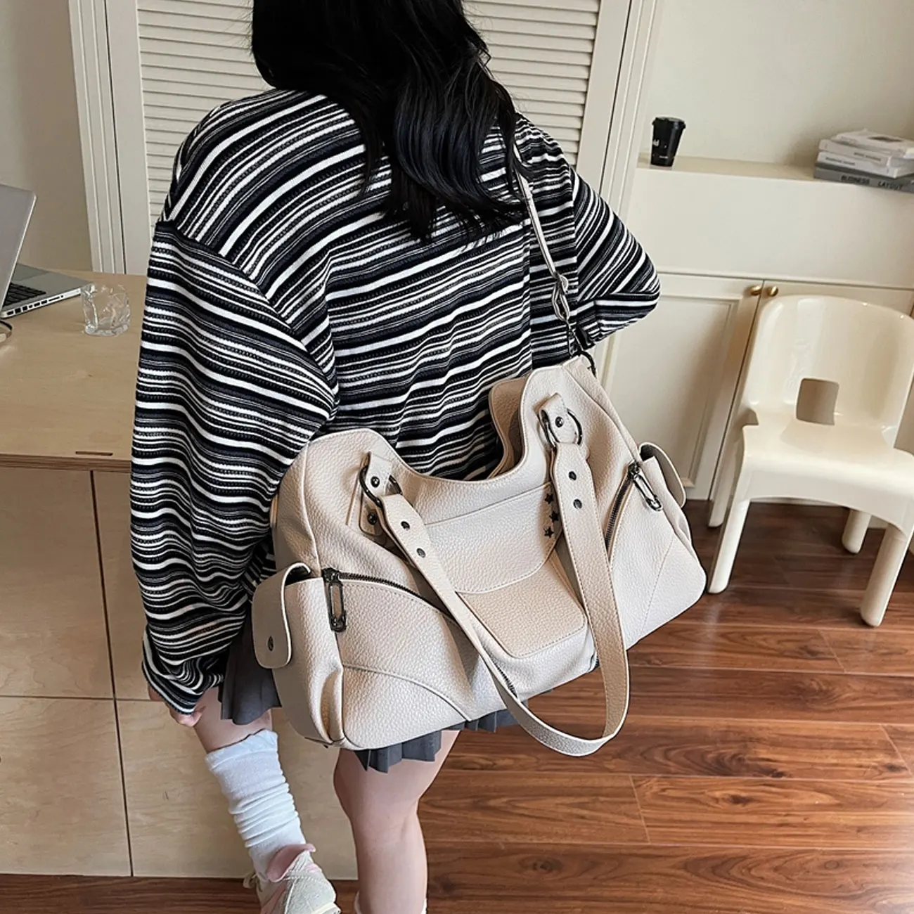 sac fourre tout à sangle unique pour hommes, baguette rétro unie décontractée avec bandoulière réglable, sac de personnalité en pu, sac croisé pour hommes