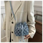 Nouveau sac seau pour femmes, sac à bandoulière à carreaux, sac à main en denim durable, design à cordon de serrage de grande capacité,