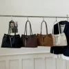 sac fourre tout haut de gamme pour femme en cuir fin avec un look moderne quotidien de banlieue célèbre haut de gamme ​