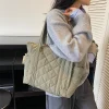 Sac fourre-tout en tissu matelassé pour femmes, sac à bandoulière de grande capacité pour les déplacements domicile-travail, sac en coton de style Ins d’automne et d’hiver disponible en cinq couleurs Sac fourre-tout en tissu matelassé pour femmes, sac à bandoulière de grande capacité pour les déplacements domicile-travail, sac en coton de style Ins d’automne et d’hiver disponible en cinq couleurs