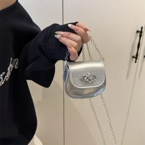 Petit sac carré tendance |   Cuir PU (simili cuir premium, bracelet chaîne en métal, fermeture à pression magnétique)