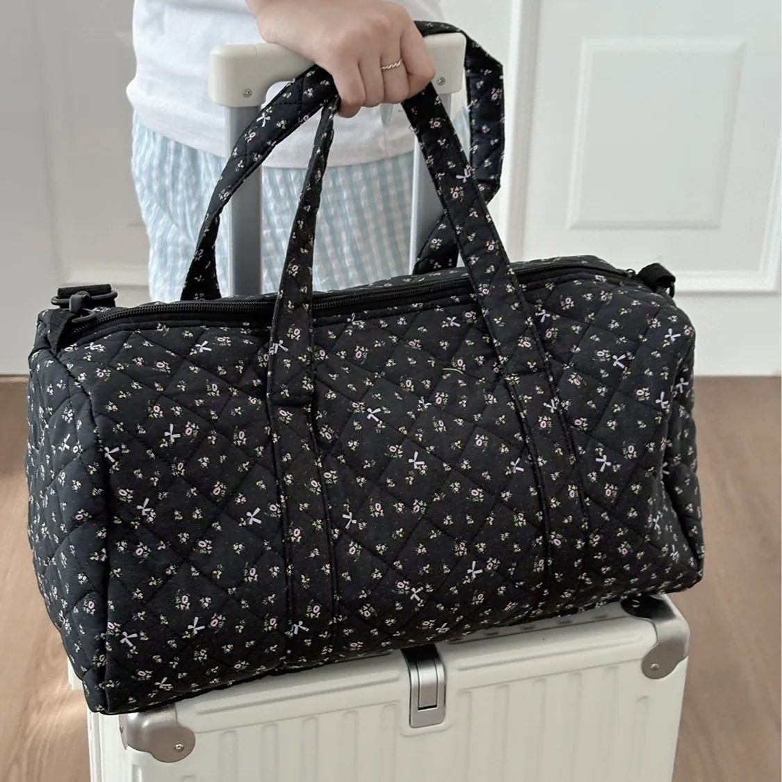 Sac à main de voyage léger matelassé imprimé floral sac à bandoulière de grande capacité sac fourre-tout pour sortie frais Ins Style décontracté coton… Sac à main de voyage léger matelassé imprimé floral sac à bandoulière de grande capacité sac fourre-tout pour sortie frais Ins Style décontracté coton…