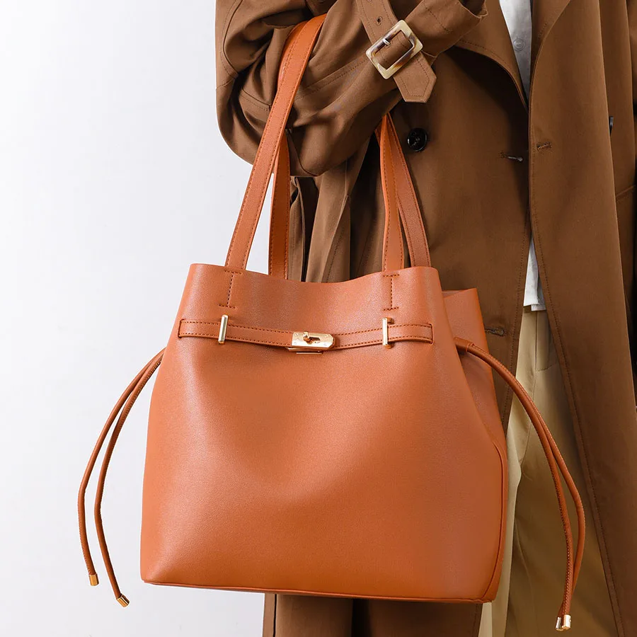 2025 nouveau sac fourre tout pour femmes, sac à main simple de couleur unie, sac décontracté polyvalent à la mode, sac à bandoulière de shopping de banlieue