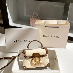 Sac de soirée de maquillage carré de luxe et vintage avec cuir de qualité supérieure et décoration en métal délicate 2025 hiver neuf dans les sacs à main