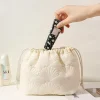 trousse de maquillage matelassée, trousse à cosmétiques florale, trousse de toilette de voyage mignonne, pochette à cordon esthétique douce rembourrée pour femmes et filles