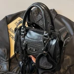 Style classique, sac à main de style moto le plus vendu avec un design semblable à un oreiller, doté d&rsquo;un style bandoulière unique et polyvalent