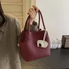 le petit sac élégant est un sac à bandoulière polyvalent pour les femmes et un sac seau à main super populaire