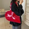 ins style – sac à main brillant en forme de cœur, couleur unie, design concave d'été en cuir verni rouge, sac à bandoulière à la mode, 2024