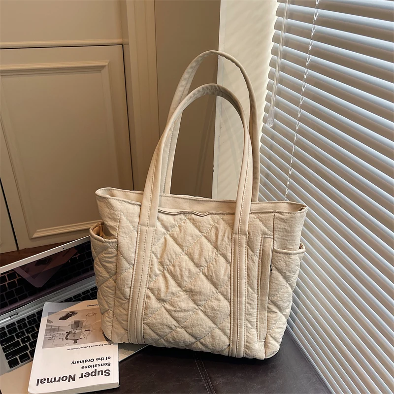 sac fourre tout en tissu matelassé pour femmes, sac à bandoulière de grande capacité pour les déplacements domicile travail, sac en coton de style ins d'automne et d'hiver disponible en cinq couleurs