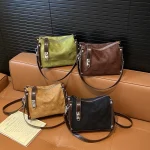 Sac à main rétro en daim à la mode, sac à bandoulière matelassé en grille, petit sac carré décontracté et Simple pour femmes