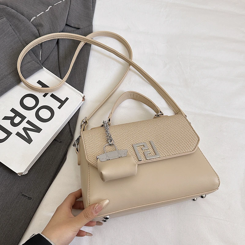 sac à bandoulière de marque de luxe pour femmes, sac à main en cuir de qualité supérieure avec bandoulière réglable et breloque avec logo