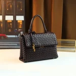 Conception de niche de luxe, sac pour femme tissé à la main, sac de transport simple et atmosphérique, sac à main décontracté et polyvalent de grande capacité