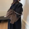 Sac fourre-tout en daim pour femmes avec poche intérieure, sac sous les bras Vintage de grande capacité, sac à bandoulière de couleur unie pour le travail et les voyages Sac fourre-tout en daim pour femmes avec poche intérieure, sac sous les bras Vintage de grande capacité, sac à bandoulière de couleur unie pour le travail et les voyages