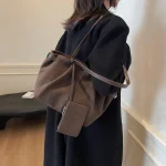 Sac fourre-tout en daim pour femmes avec poche intérieure, sac sous les bras Vintage de grande capacité, sac à bandoulière de couleur unie pour le travail et les voyages