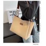Sac fourre-tout tendance pour femmes, sac à bandoulière léger de grande capacité de luxe, sac de banlieue abordable de haute qualité, nouvelle collection 2025