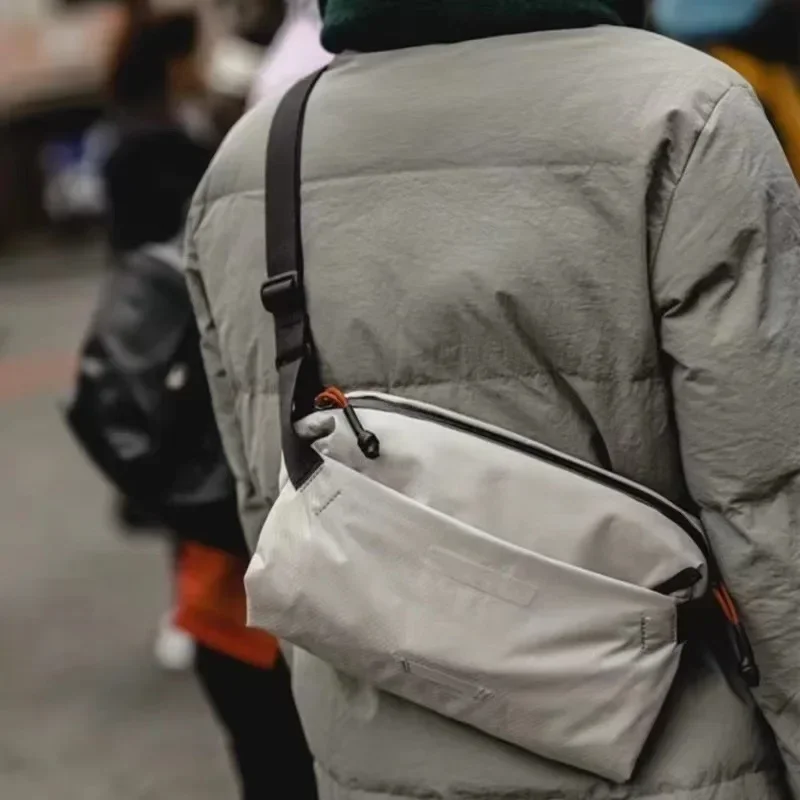 Sac de poitrine Portable léger de grande capacité, sac à bandoulière simple décontracté pour les déplacements et les voyages, sac à bandoulière de loisirs Sac de poitrine Portable léger de grande capacité, sac à bandoulière simple décontracté pour les déplacements et les voyages, sac à bandoulière de loisirs