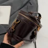 un sac à main élégant avec un design de niche, un sac messager quotidien rétro, exquis et élégant.