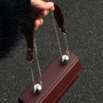 Sac à Main en Cuir group pour Patients de Mariage, Petit Sac à Bandoulière Populaire, Design à Rabat Classique, Nouvelle Collection 2024