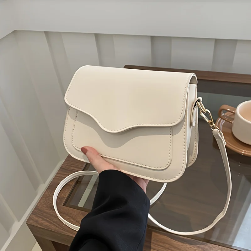 mini sac de selle carré chic pour femmes, couleur unie, sac à bandoulière en cuir synthétique, fermeture à boucle, petit sac carré polyvalent