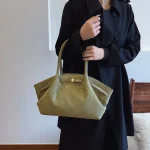 Sac fourre-tout de grande capacité pour femmes, fourre-tout concis, polyvalent, de haute qualité, tendance, sous les bras, nouvelle collection 2025
