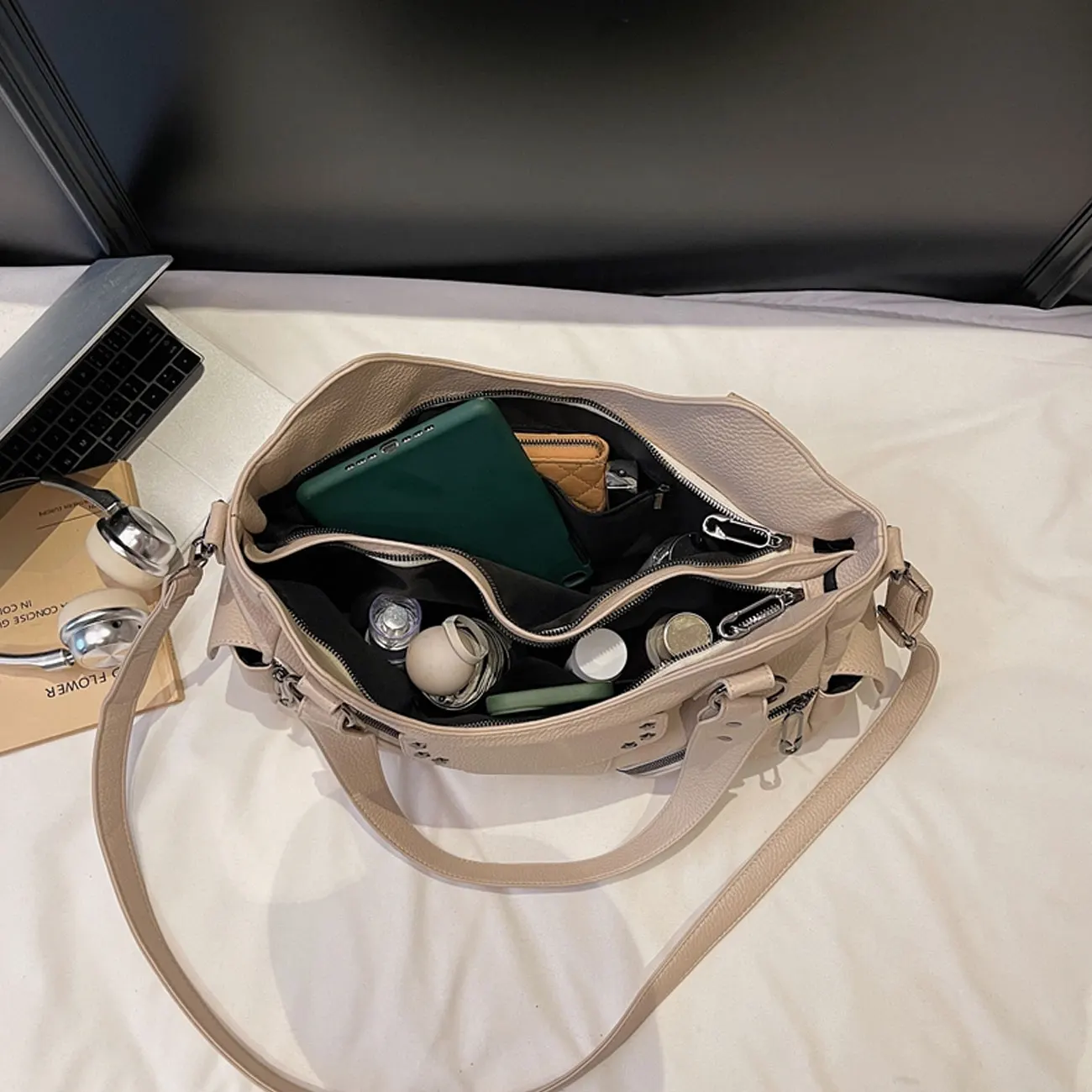 sac fourre tout à sangle unique pour hommes, baguette rétro unie décontractée avec bandoulière réglable, sac de personnalité en pu, sac croisé pour hommes