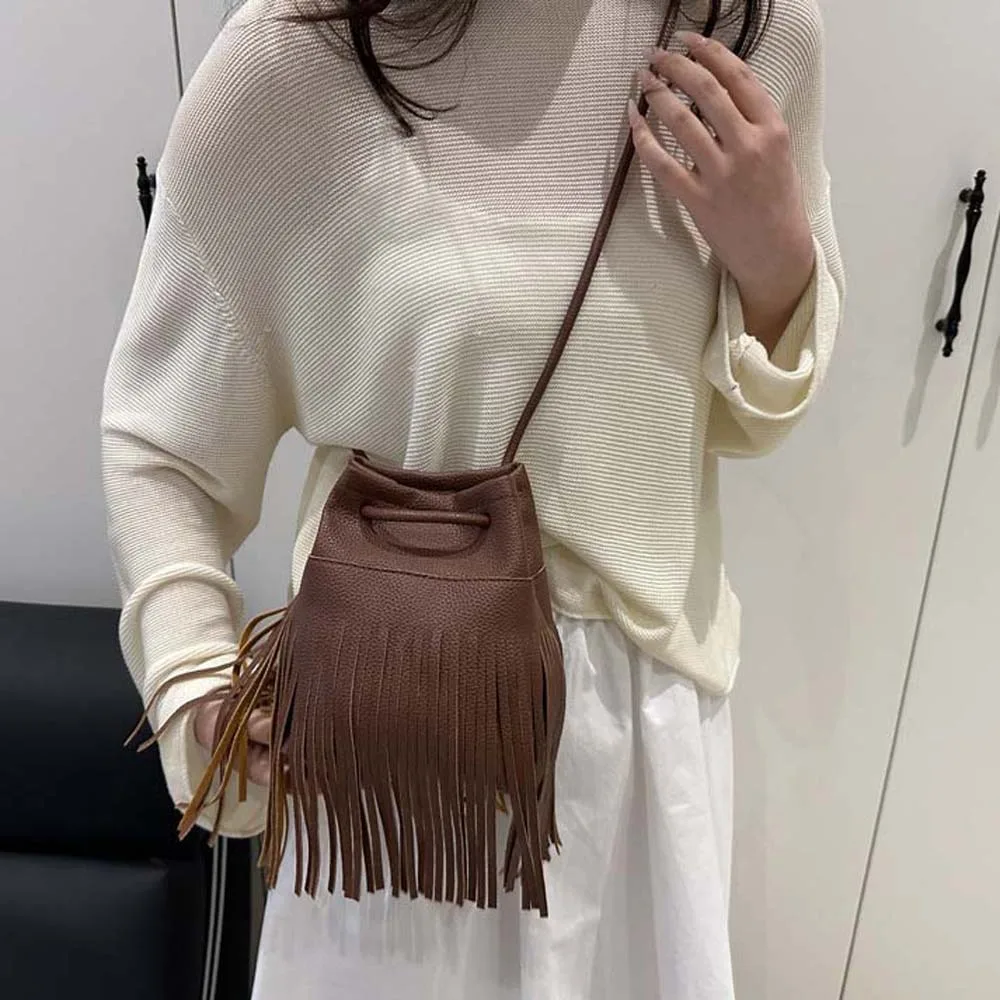 sac seau à pompons élégant rétro, grande capacité, sac en pu avec cordon de serrage, bouton magnétique, texture kaki, pochette à bandoulière pour shopping