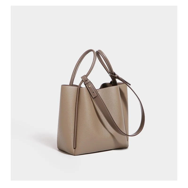sac fourre tout automne et hiver nouvelle texture de cuir à la mode et polyvalent pour les déplacements, grand sac de grande capacité, sac à aisselles pour femmes