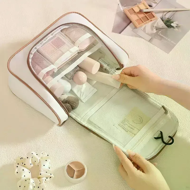 Trousse de Toilette Brodé Motif Dessin Animé avec Compartiments Séparés, Sac de Voyage Suspendu Grande Capacité, Organisateur de Maquillage Portable
