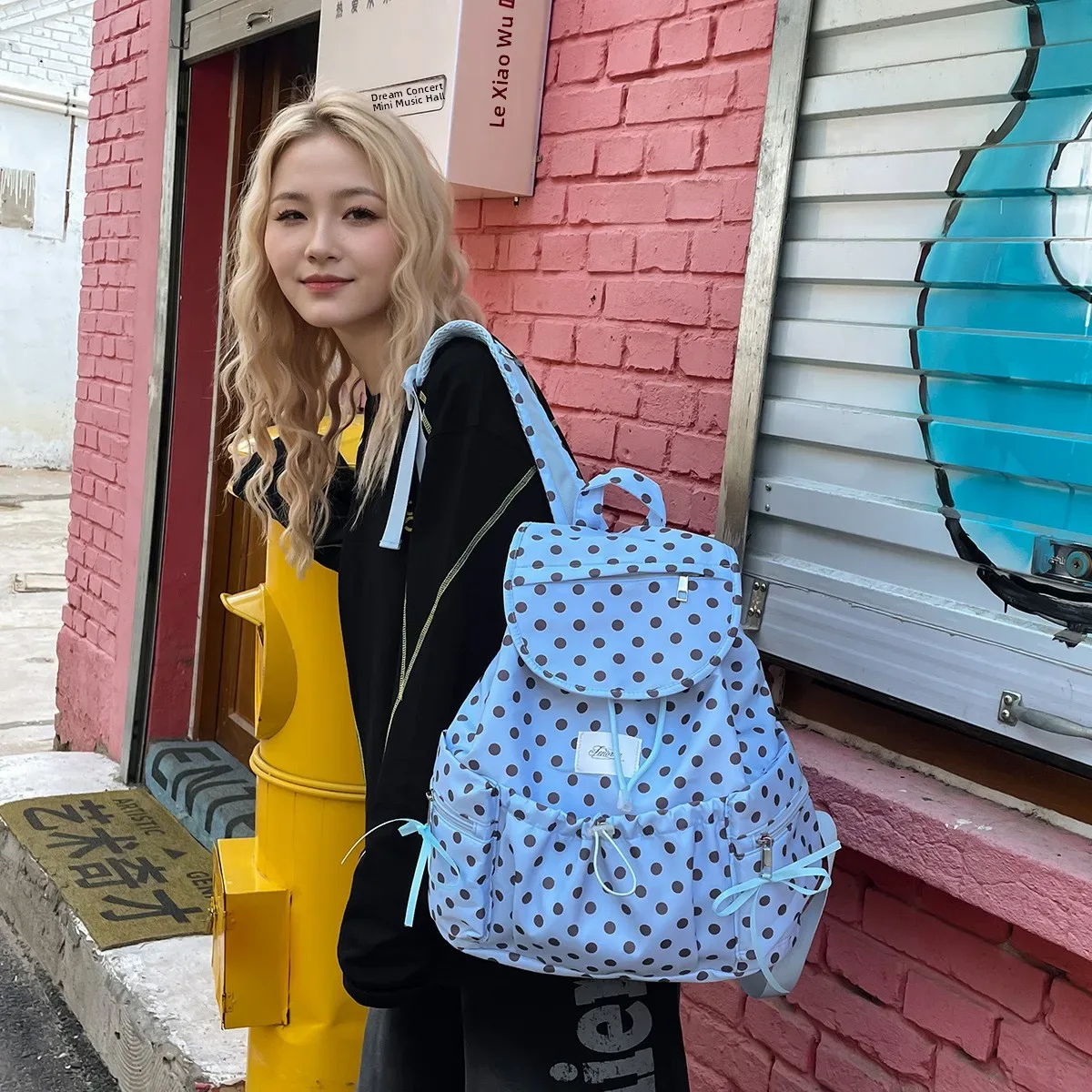 Sac à bandoulière à pois au design original, nouveau style coréen 2025, sac de voyage décontracté en nylon pour femme, sac à dos pour les trajets quotidiens et les sorties
