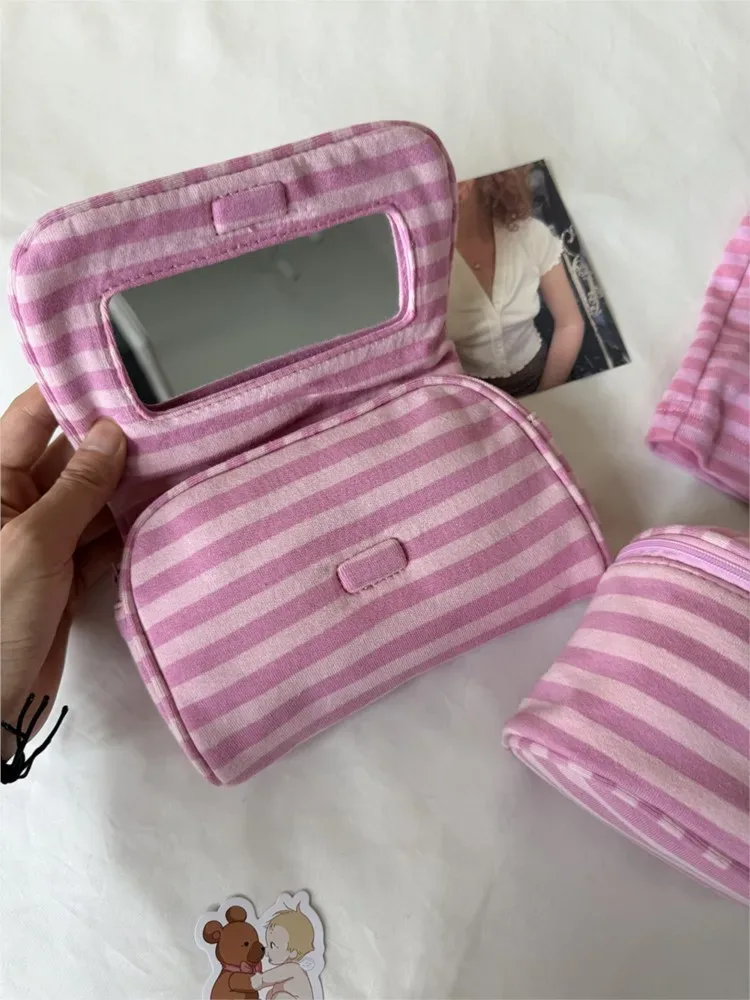 trousse de maquillage rose rayée avec miroir et fermeture éclair, sac de voyage portable pour femmes, organisateur cosmétique mignon et adorable, pochette de toilette