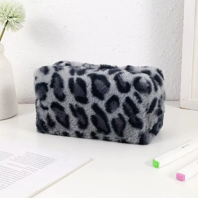 pochette de maquillage en peluche à imprimé léopard, sac de toilette portable pour voyage, sac cosmétique doux et duveteux, trousse à crayons multi-usage pour filles