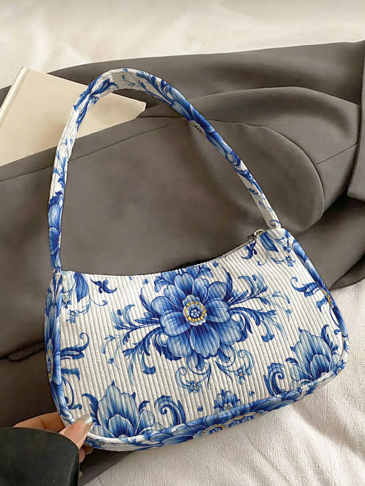 sac à bandoulière tendance à imprimé floral bleu, sac sous le bras en velours côtelé blanc pour un usage quotidien décontracté