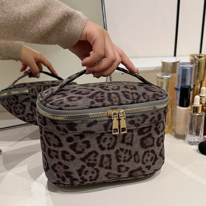 sac à cosmétiques en faux daim pour femmes, sac de voyage de bain de grande capacité, poches de maquillage vintage, sac de rangement à main, boîte de toilette léopard