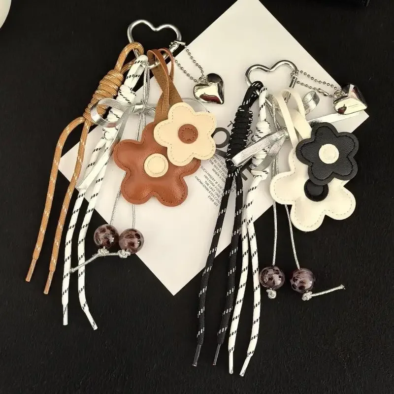 joli porte-clés et breloque de sac en cuir pu motif fleur et cœur, pendentif de sac bohème pour femme, accessoire esthétique pour sacs fourre-tout